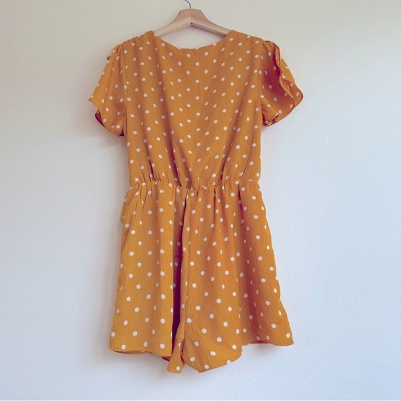 Everly Wrap Romper size Medium - Picture 2 of 5